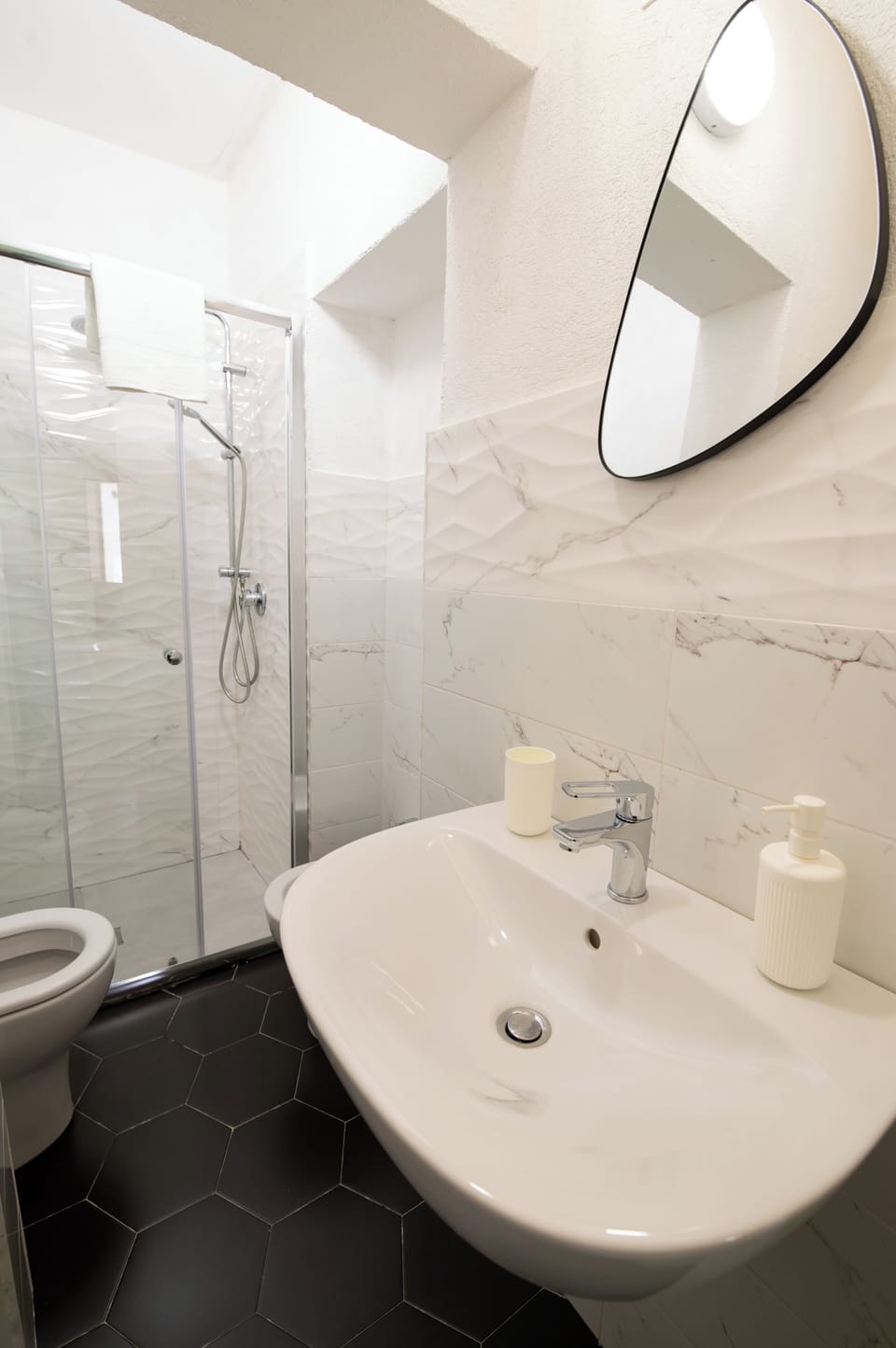 Classic Double or Twin Room, Balcony | Bathroom | Hair dryer, towels, soap, shampoo