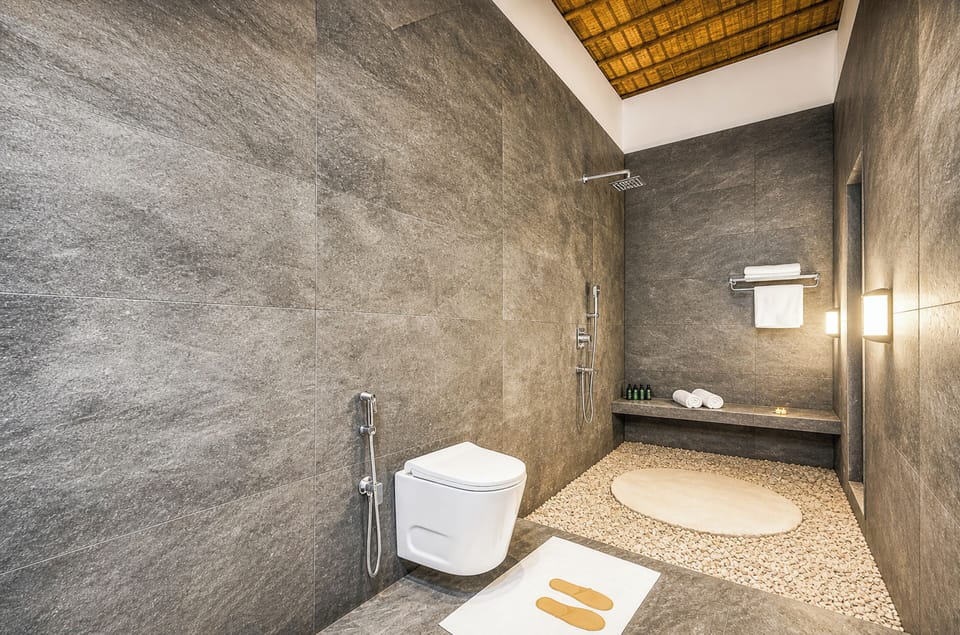 Deluxe Suite | Bathroom