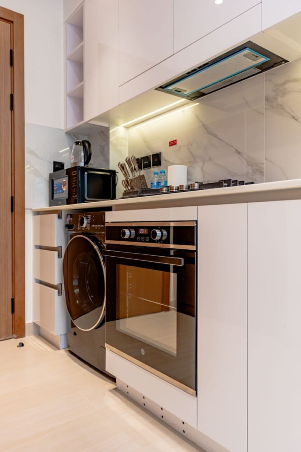 Deluxe Studio, Balcony | Private kitchen | Electric kettle