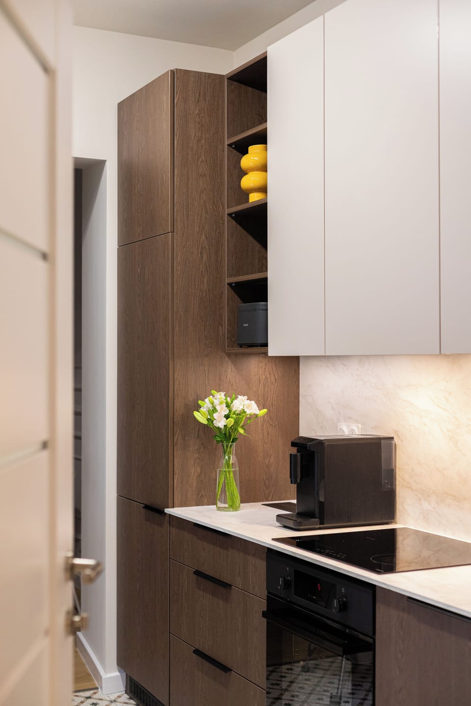 Apartment, Balcony | Private kitchenette | Coffee/tea maker, electric kettle, cookware/dishes/utensils