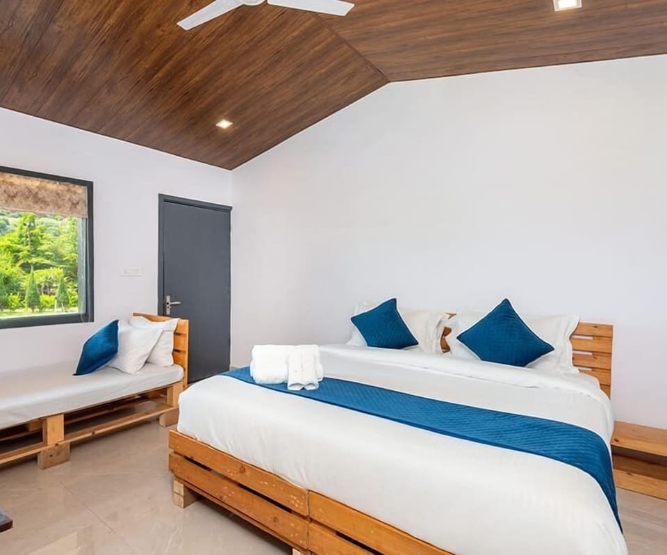 Hill View Premium Room | WiFi (free)