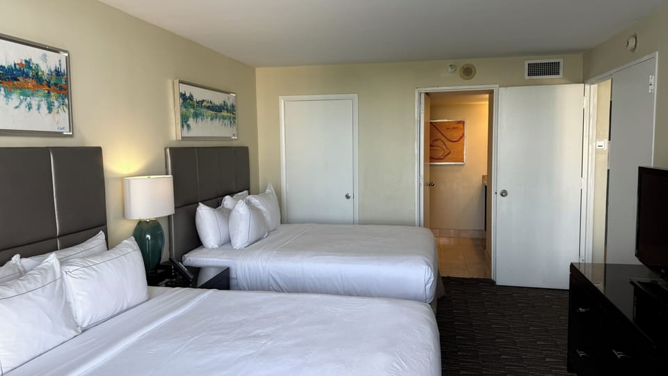 Classic Condo, Balcony, Ocean View | Free WiFi