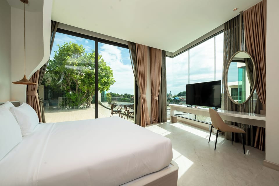 Premium Deluxe Room with Terrace, River View | Minibar, in-room safe, desk, WiFi (free)
