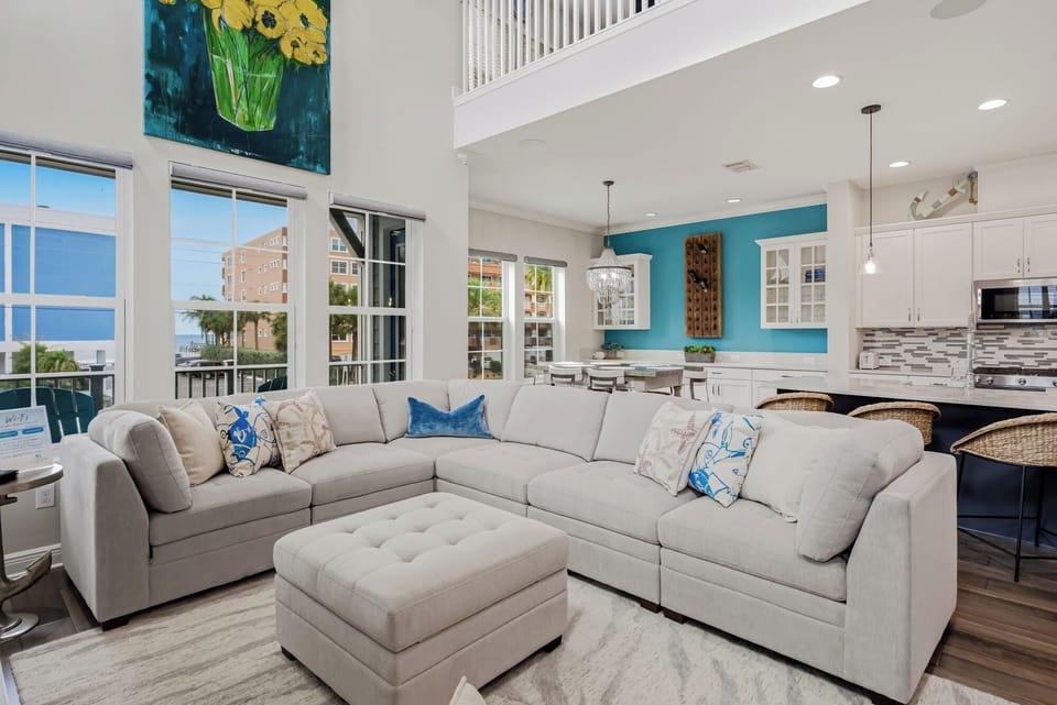 Large Great room with comfy Furniture, TV and Gulf Views