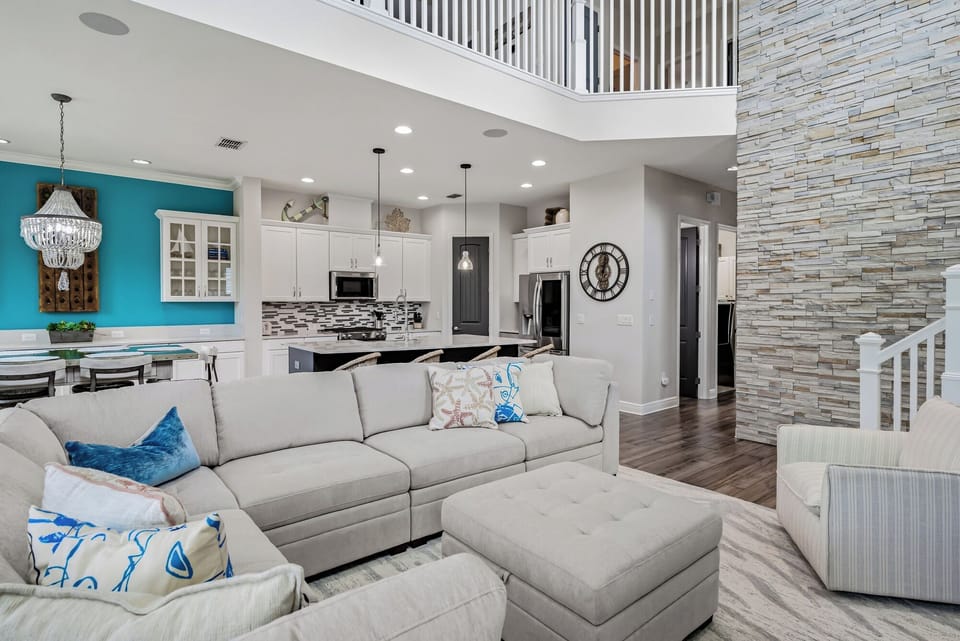 Large Great room with comfy Furniture, TV and Gulf Views