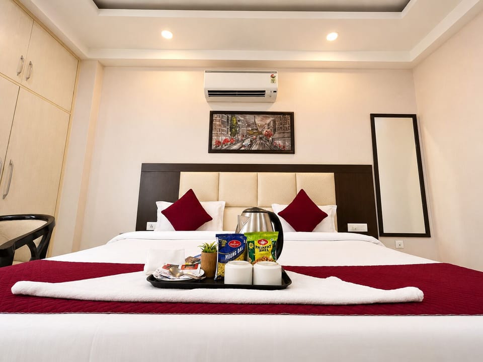 Deluxe Double Room | Iron/ironing board, free WiFi