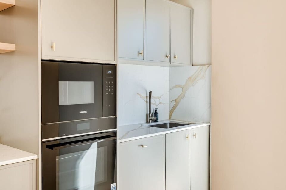 Well-Equipped Kitchen: Prepare meals with ease in a kitchen featuring generous workspace, integrated appliances, and practical storage.