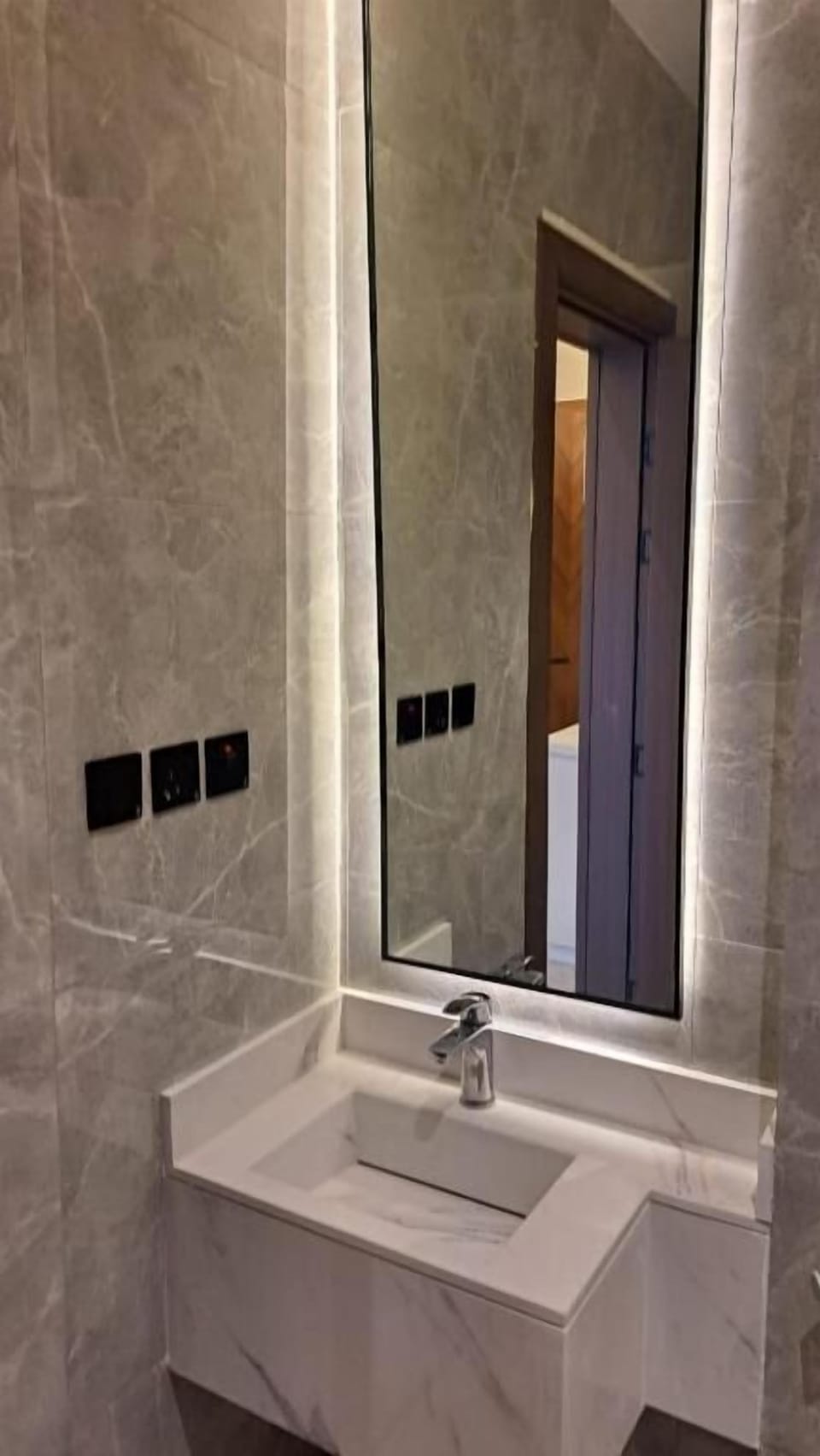 Deluxe Double Room | Bathroom | Shower, towels, soap, shampoo