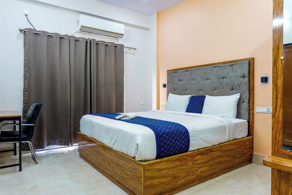 Deluxe Double Room, Multiple Beds, City View | Desk, free WiFi