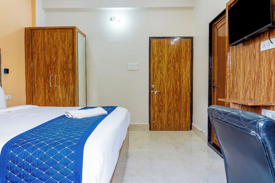 Deluxe Double Room, Multiple Beds, City View | Desk, free WiFi