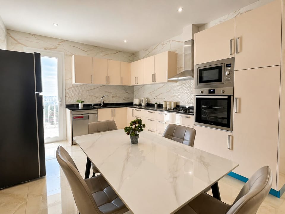 Apartment | Private kitchen | Fridge, microwave, oven, stovetop