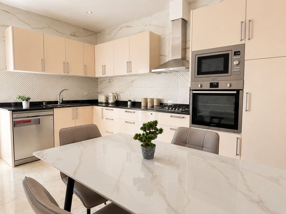 Apartment | Private kitchen | Fridge, microwave, oven, stovetop