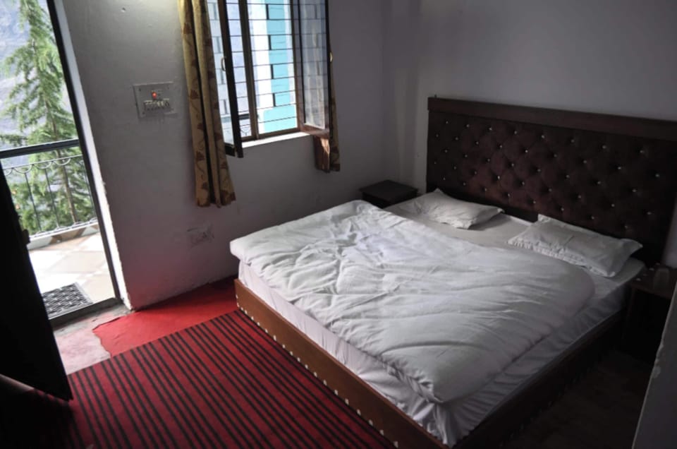 Deluxe Double Room, City View | Desk, free WiFi