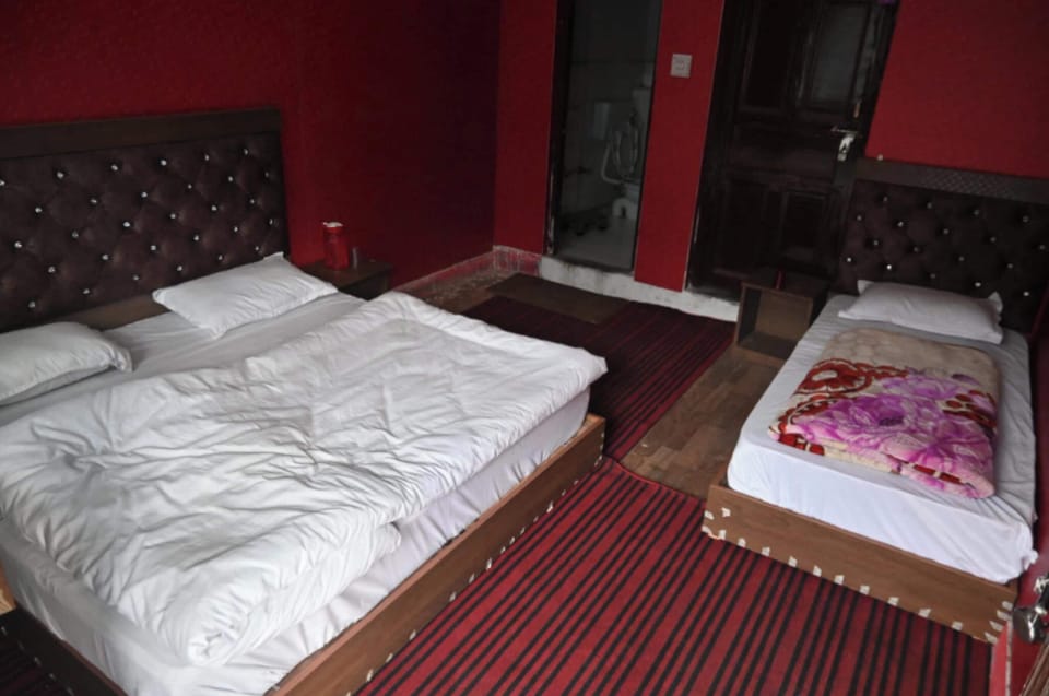 Deluxe Triple Room, City View | Desk, free WiFi