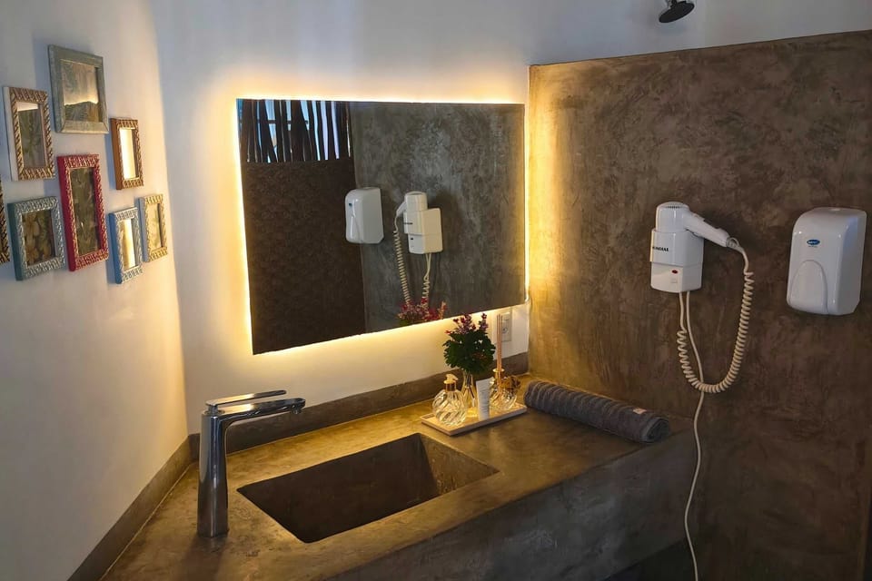 Luxury Triple Room, Air conditioning, Garden View | Bathroom | Free toiletries, hair dryer, towels, soap