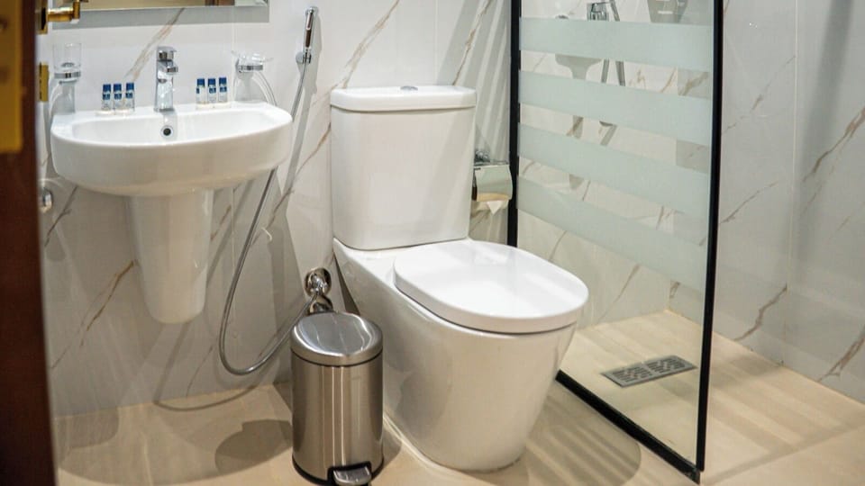 Quadruple Room | Bathroom | Shower, towels, soap, shampoo
