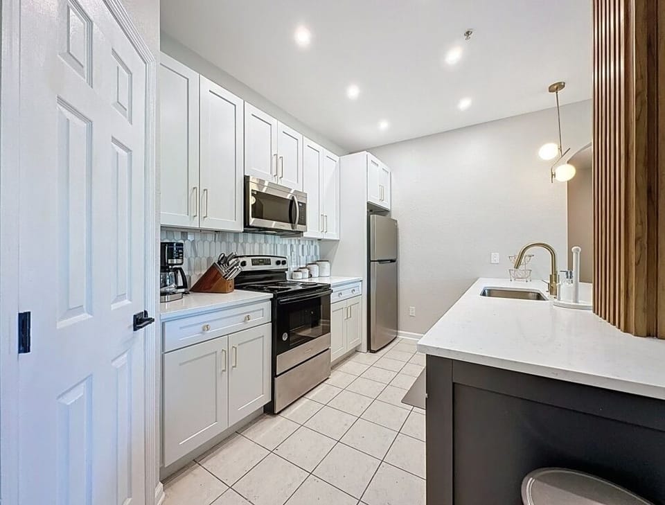 Condo, 3 Bedrooms | Private kitchen