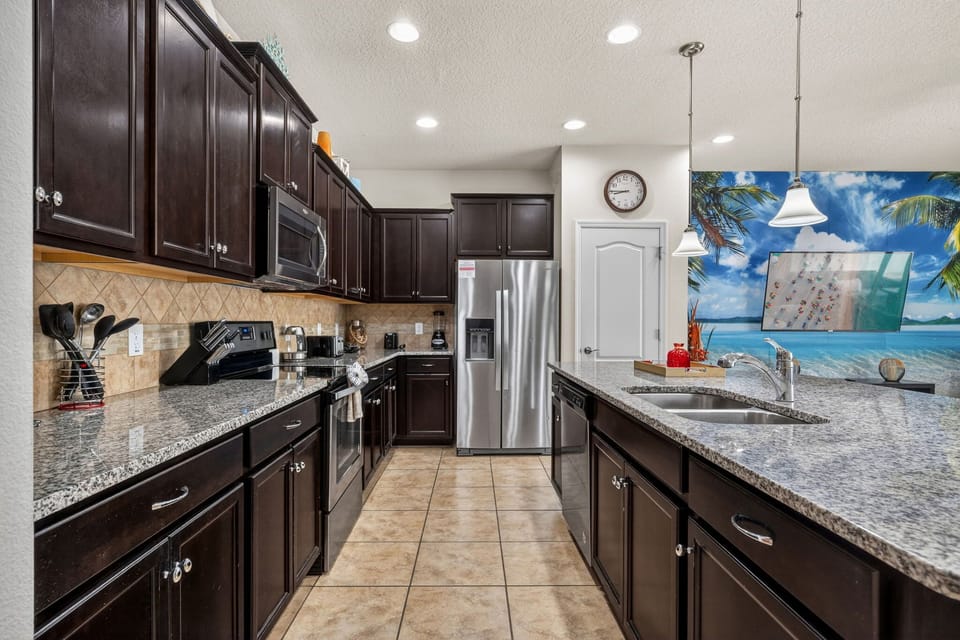 Fully-equipped kitchen