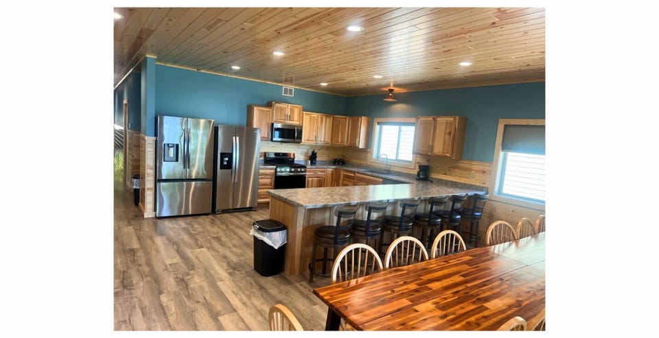 Deluxe Cabin, Lake View (Northern) | Private kitchen | Fridge, microwave