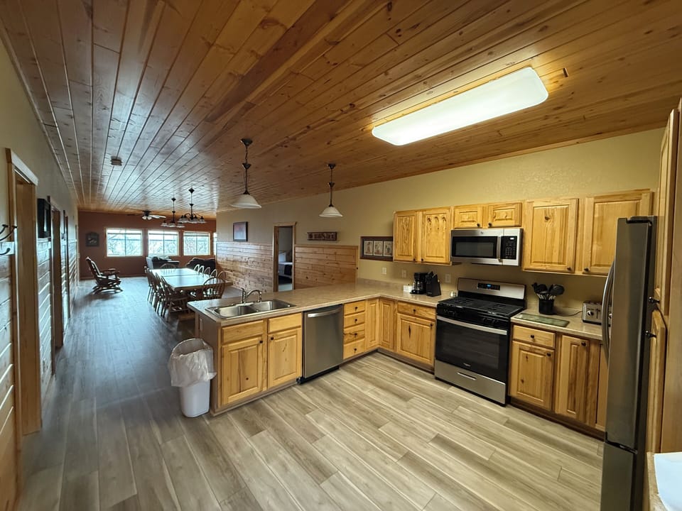 Deluxe Cabin, Lake View (Bears Den) | Private kitchen | Fridge, microwave