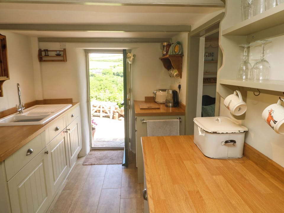 Cookware/dishes/utensils