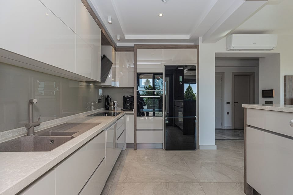 Comfort Villa, Balcony, Garden View | Private kitchen