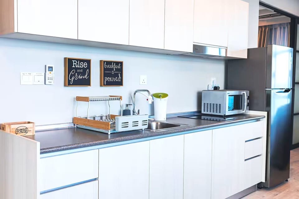 Apartment, 2 Bedrooms, City View | Private kitchen | Fridge, microwave, stovetop, cookware/dishes/utensils