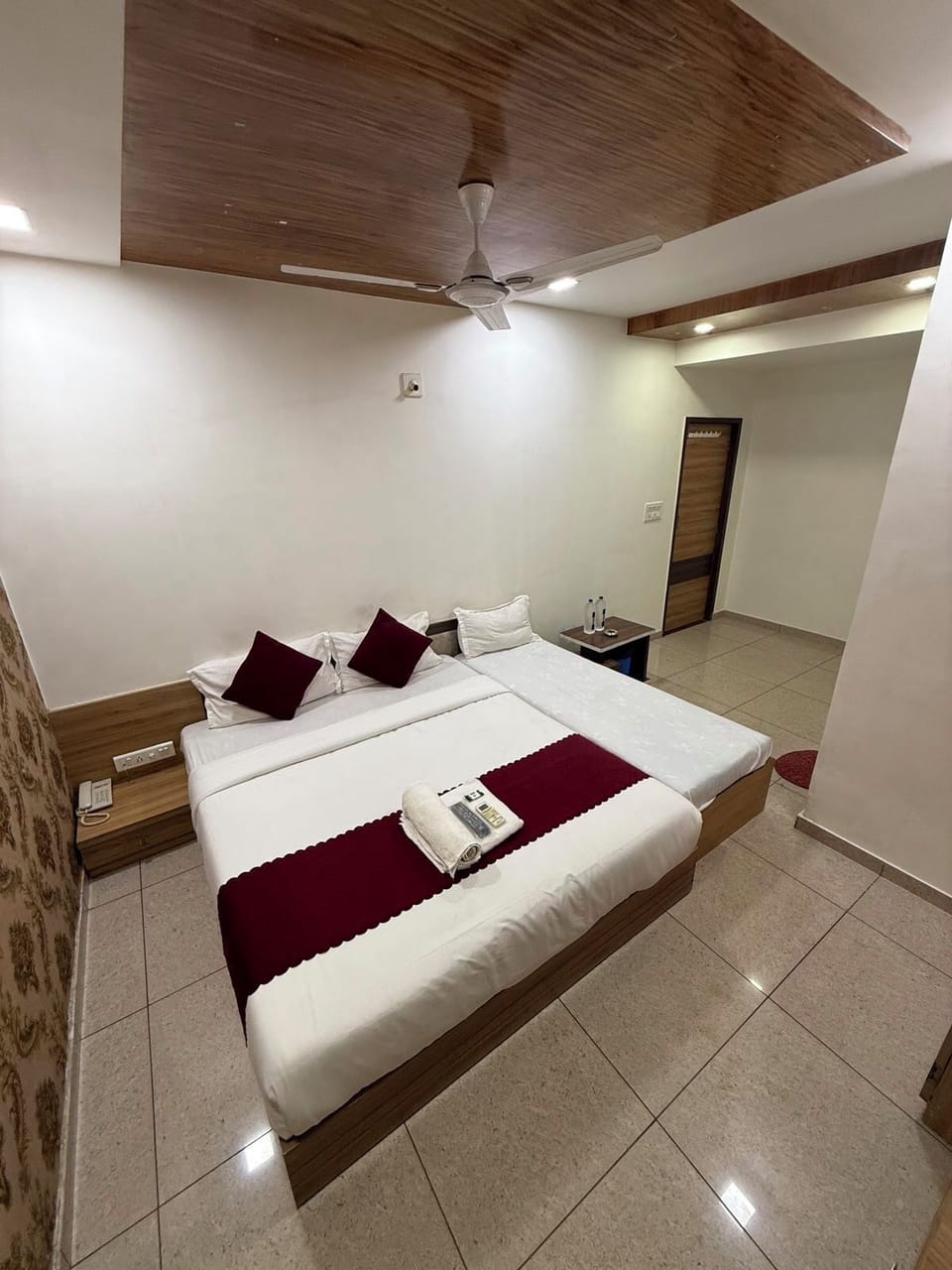 Family Room | Desk, free WiFi