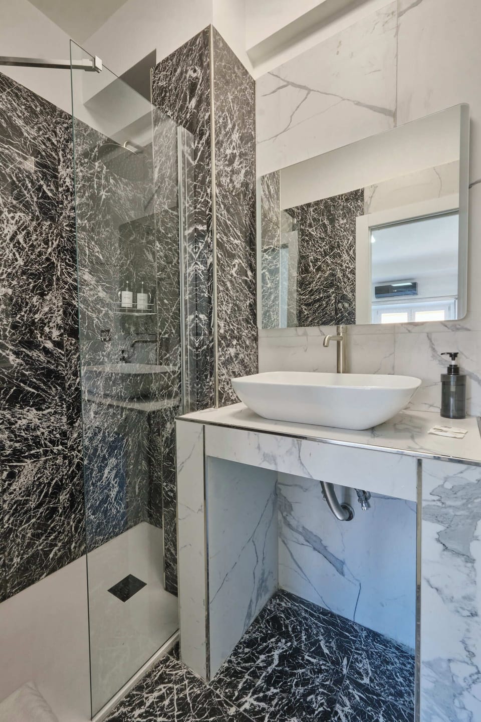 Comfort Double Room, Balcony, City View | Bathroom | Hair dryer, towels, soap, shampoo