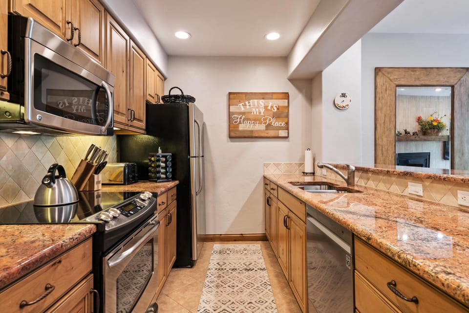 Condo, Multiple Beds (Borders Lodge U308 3BD Beaver Creek S) | Private kitchen