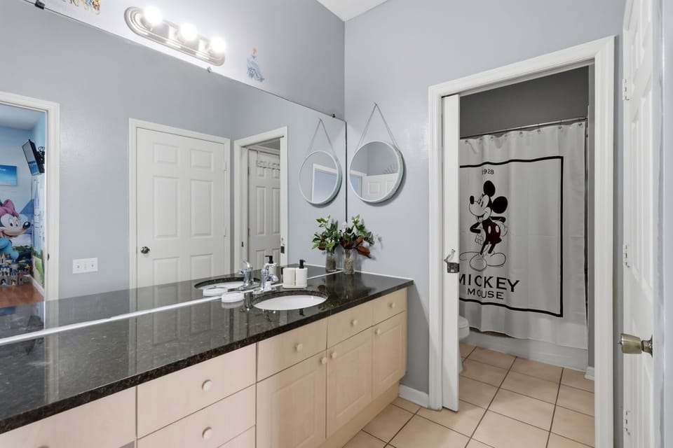 Large shared bathroom with double vanity