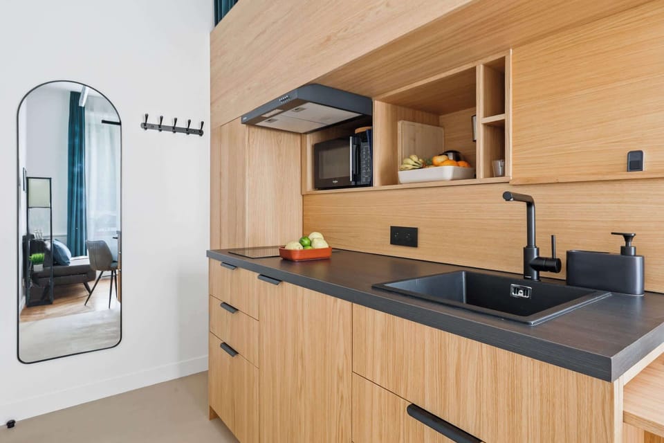 The kitchen is fully equipped to prepare a simple meal 