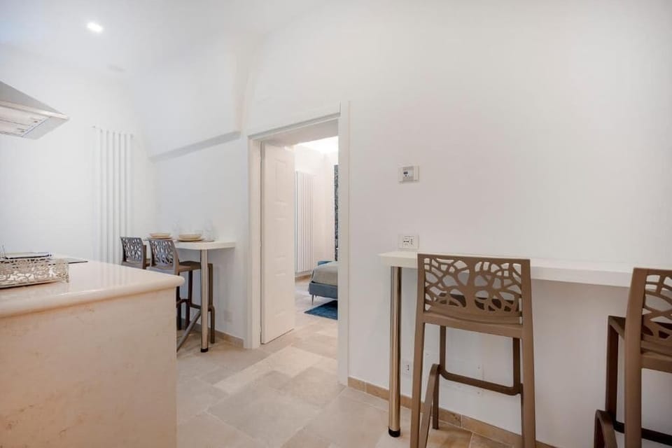 Deluxe Suite, Balcony, City View | Interior
