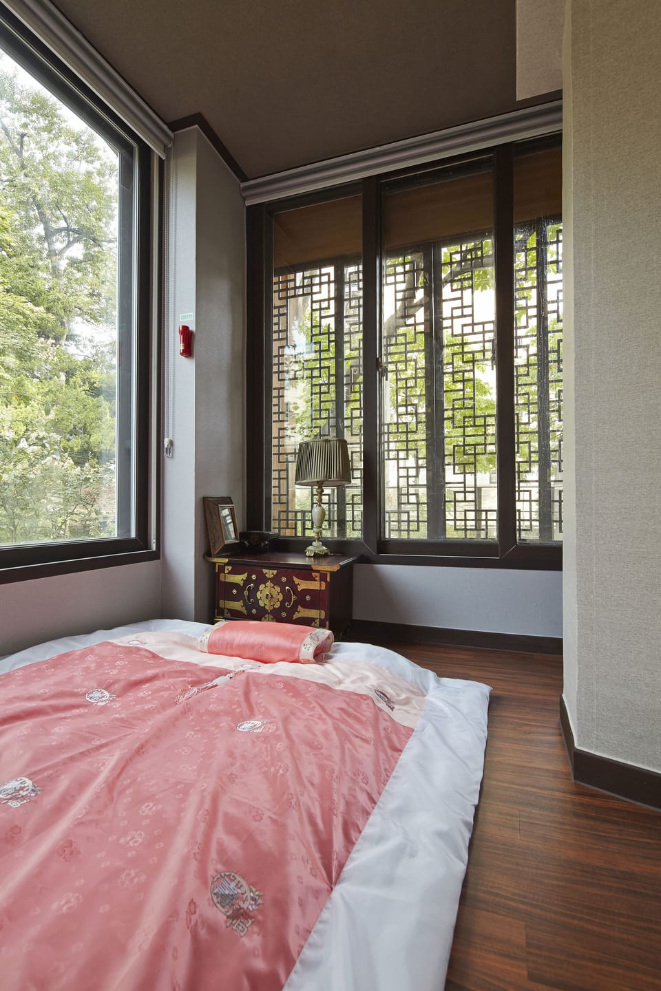 Traditional Single Room (206) | Free WiFi, bed sheets