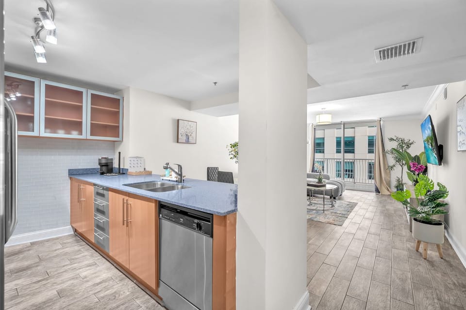 Apartment, Balcony, Partial Sea View | Private kitchen | Full-size fridge, microwave, oven, stovetop