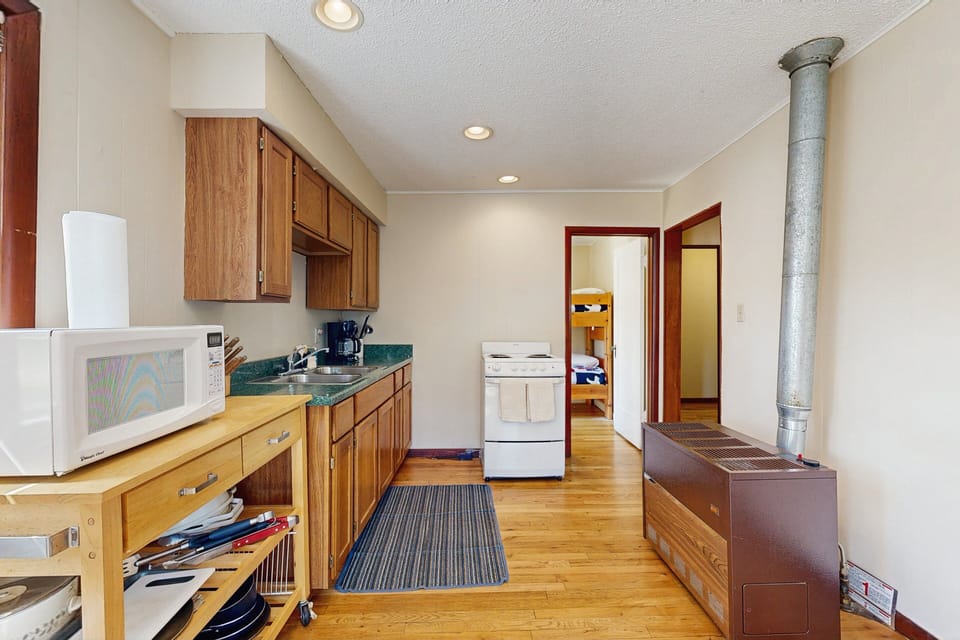 Cabin, Multiple Beds, Patio, Mountain View (Peak View Cabin) | Private kitchen