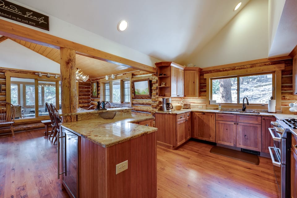 Cabin, Multiple Beds, Mountain View (Eagle Crest Plus Bunk) | Private kitchen