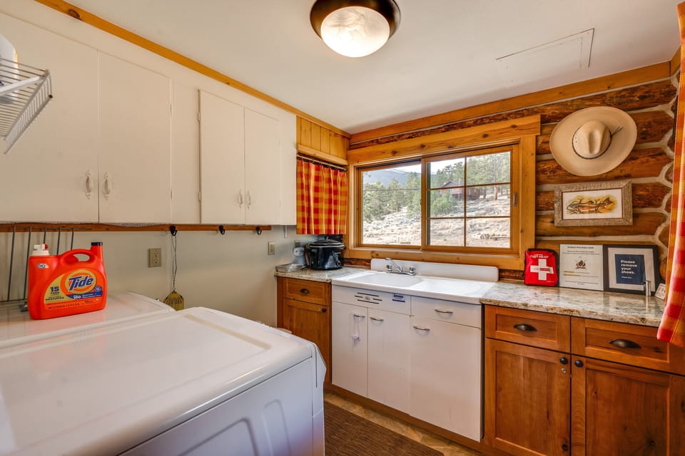 Cabin, Multiple Beds, Mountain View (Eagle Crest Plus Bunk) | Private kitchen