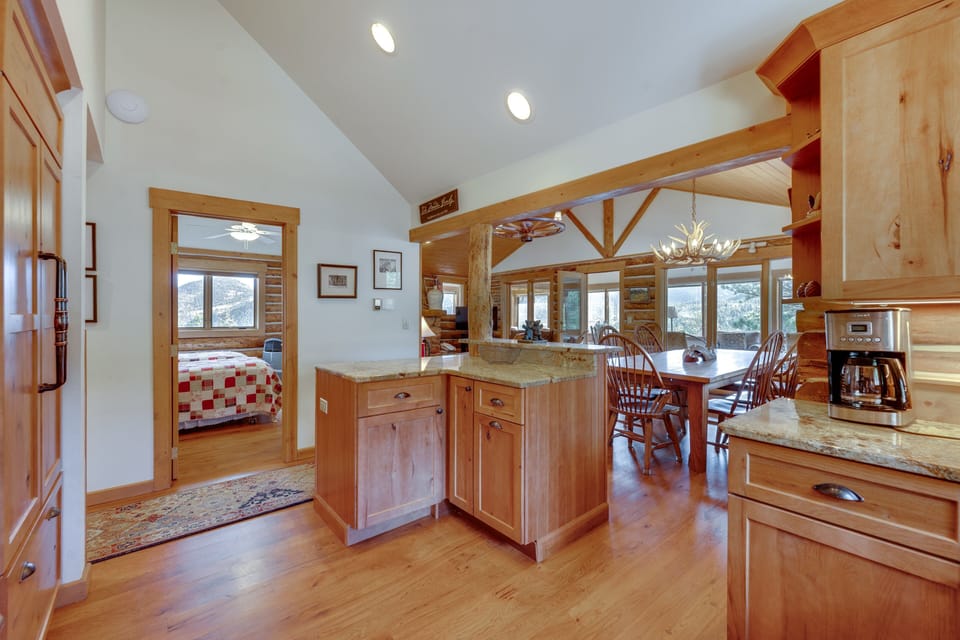 Cabin, Multiple Beds, Mountain View (Eagle Crest Plus Bunk) | Private kitchen