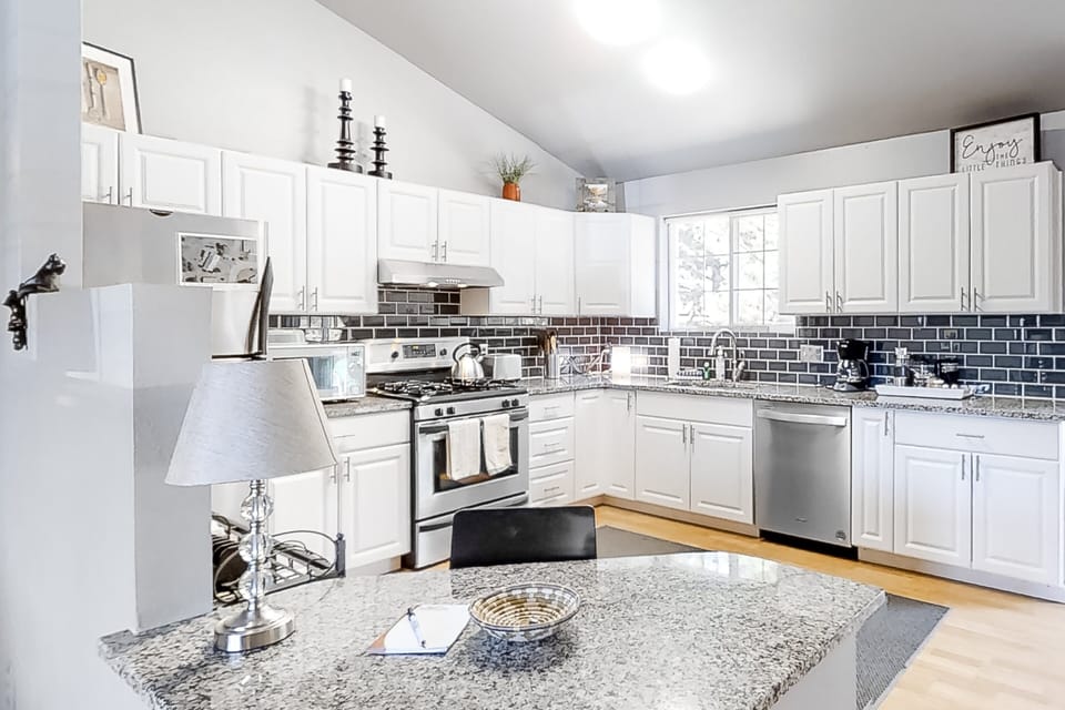 House, Multiple Beds, Garden View (Morgan Pine House) | Private kitchen
