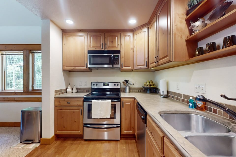 House, Multiple Beds, Mountain View (Buffalo Run) | Private kitchen