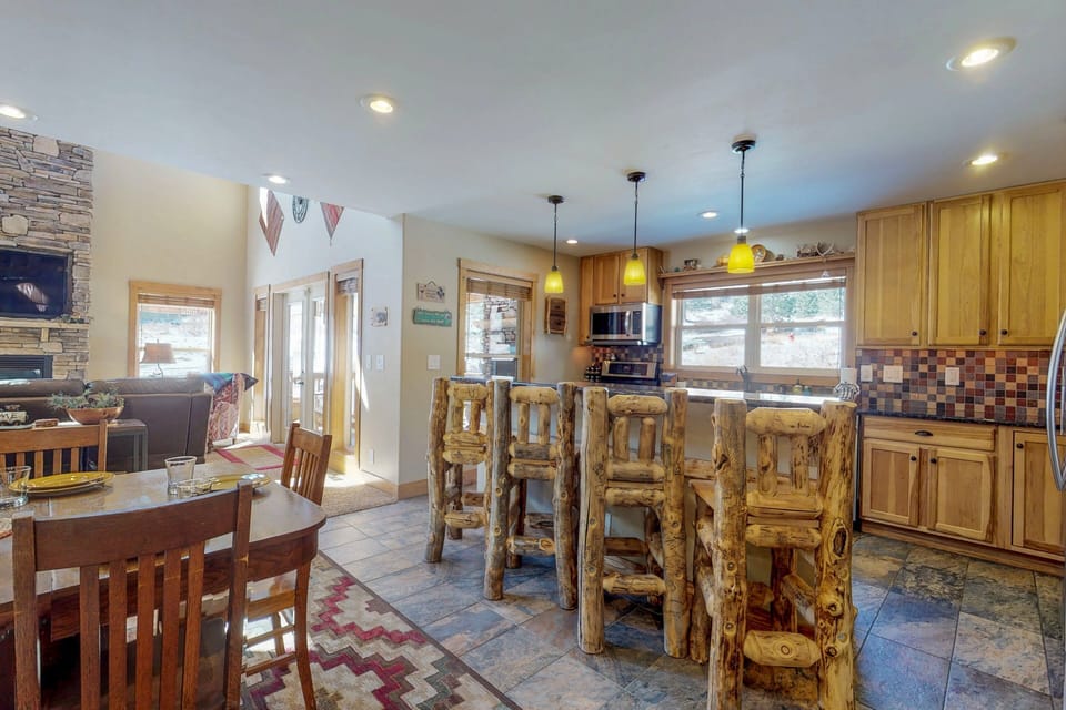 House, Multiple Beds, Mountain View (The Buckhead) | 3 bedrooms, individually decorated, individually furnished, bed sheets