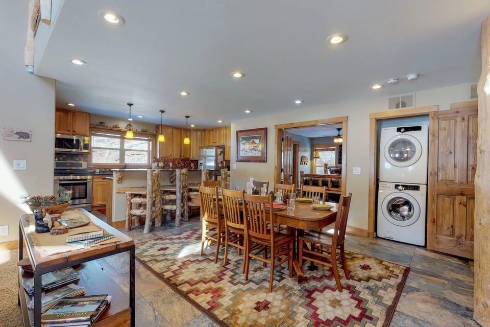 House, Multiple Beds, Mountain View (The Buckhead) | 3 bedrooms, individually decorated, individually furnished, bed sheets