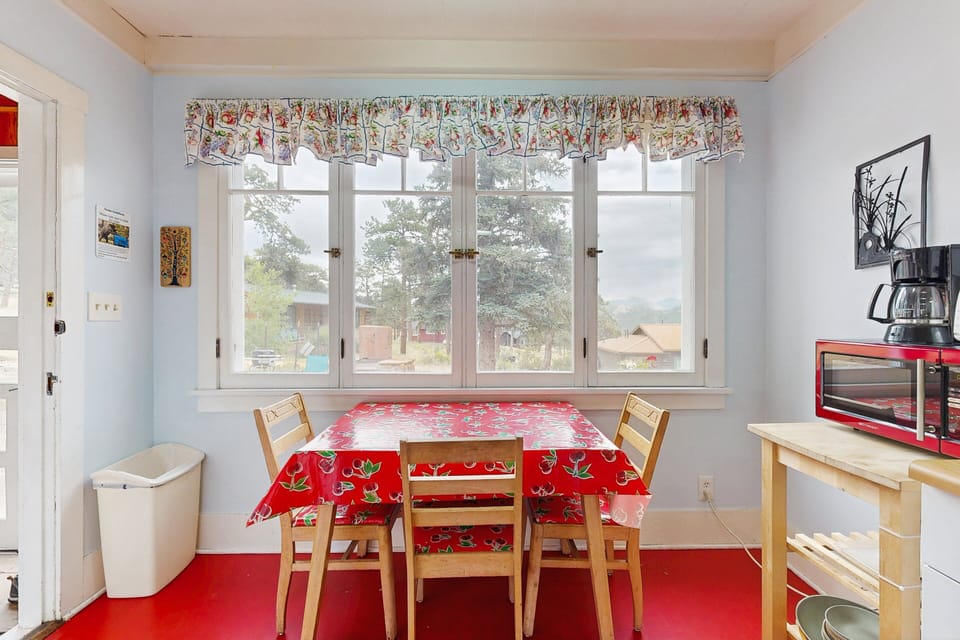 Cabin, Multiple Beds, Mountain View (Longs Peak Cabin) | 4 bedrooms, individually decorated, individually furnished, bed sheets