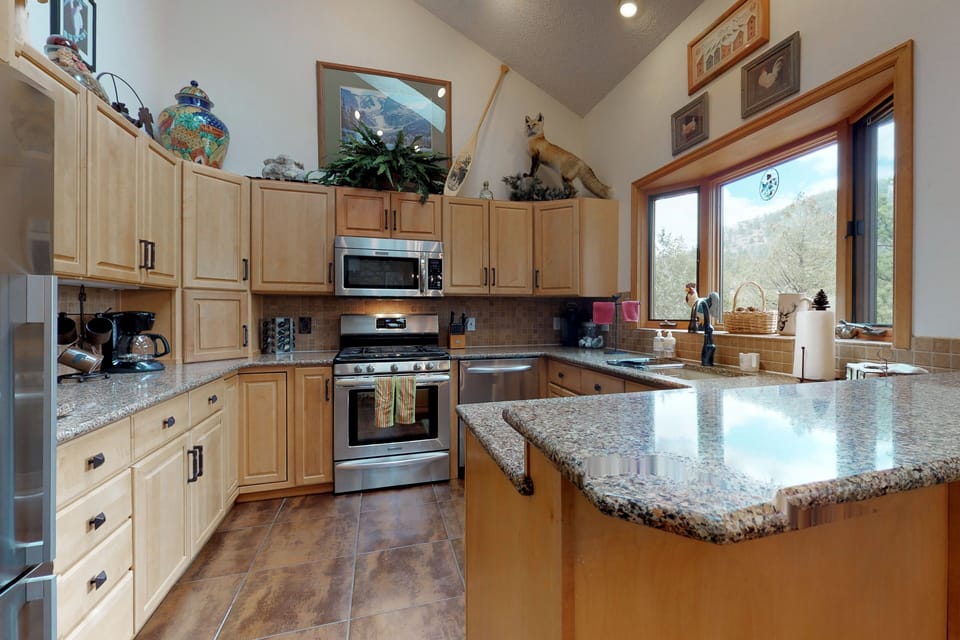 House, Multiple Beds, Mountain View (Mountain Splendor) | Private kitchen