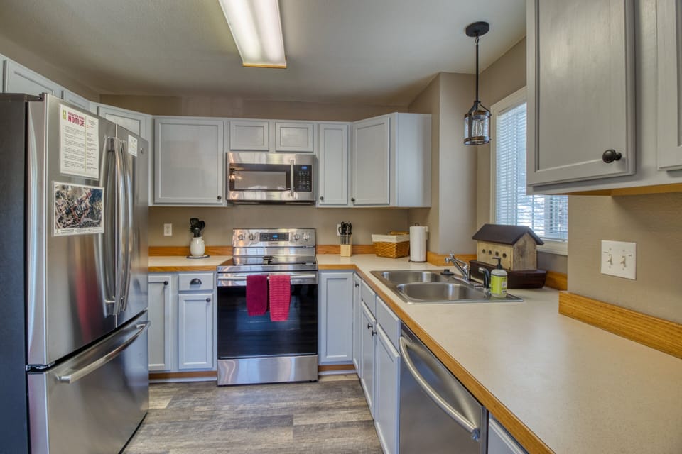 Condo, Multiple Beds, Mountain View (Quiet in the Pines) | Private kitchen