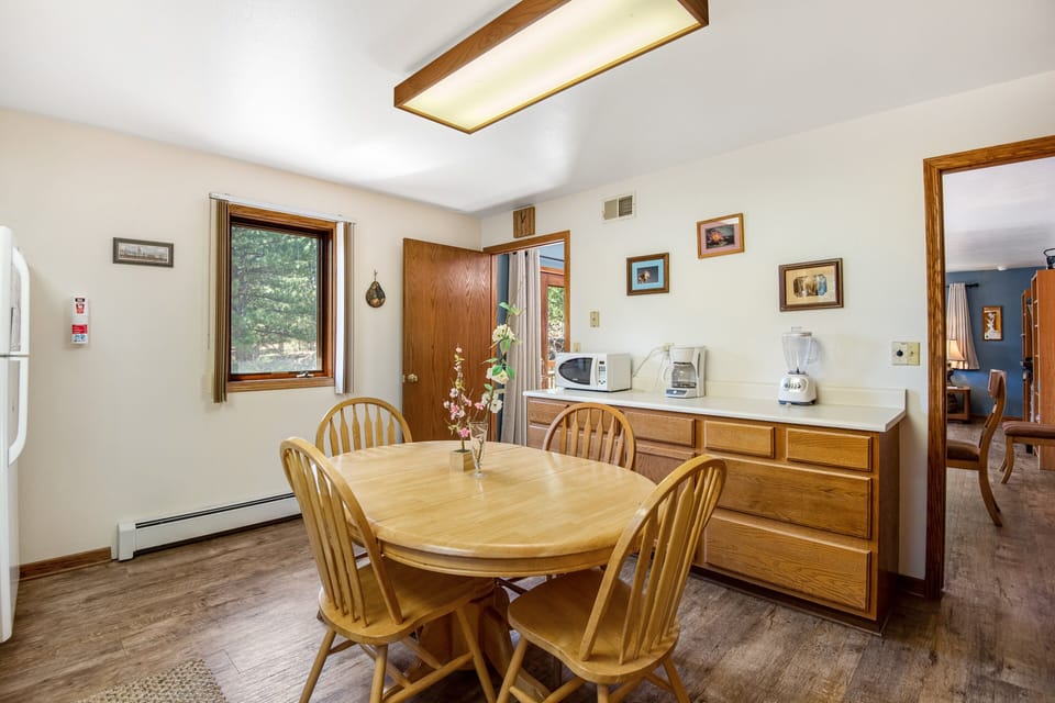 House, Multiple Beds (Whispering Wind in the Trees) | 2 bedrooms, individually decorated, individually furnished, bed sheets