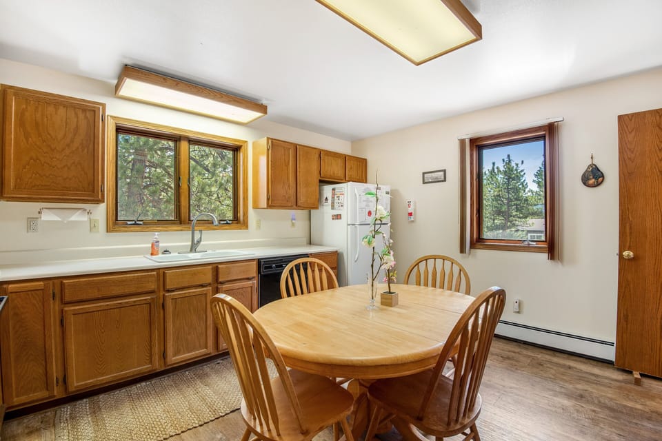 House, Multiple Beds (Whispering Wind in the Trees) | Private kitchen