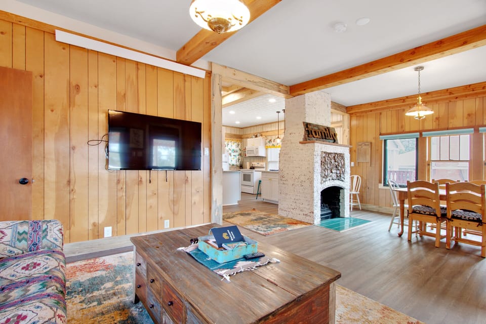 Cabin, Multiple Beds, Mountain View (Deer Mountain Lodge North) | Living area