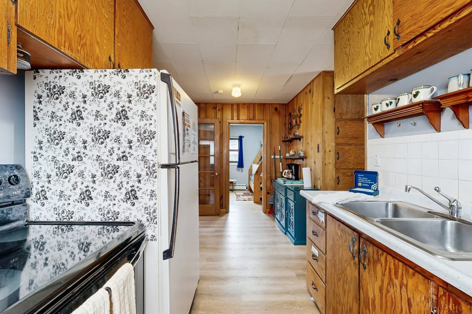 Cottage, Multiple Beds, Kitchen, Mountain View (Courtney Cottage) | Private kitchen